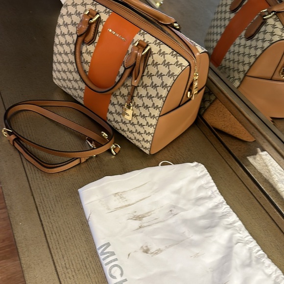 Michael Kors burnt orange and monogram handbag with shoulder strap! - Picture 9 of 9